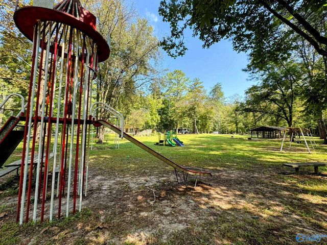 532 County Road 152, Section, AL 35771