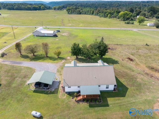 532 County Road 152, Section, AL 35771