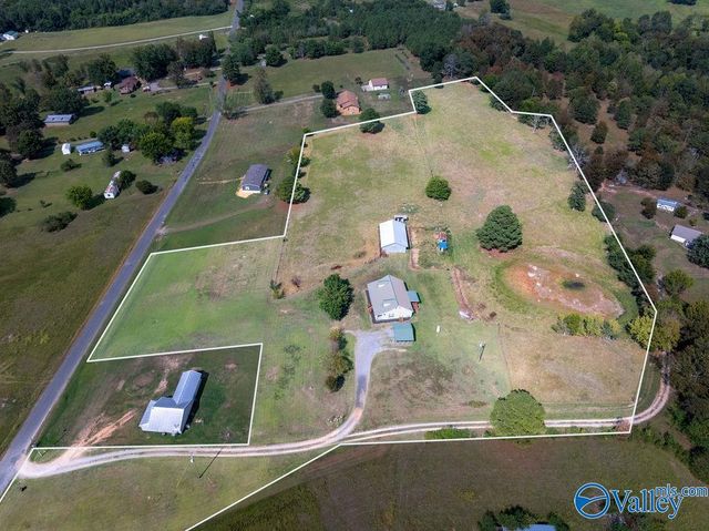 532 County Road 152, Section, AL 35771