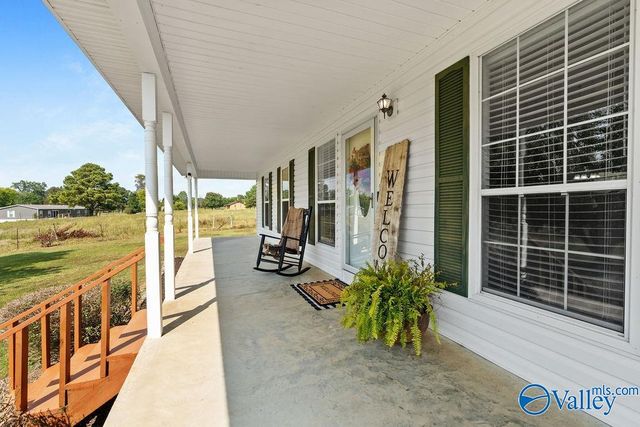 532 County Road 152, Section, AL 35771