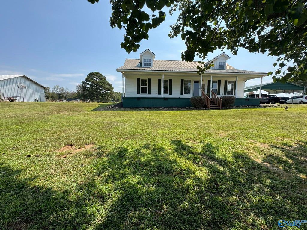 532 County Road 152, Section, AL 35771