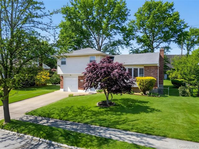 42 Edna Drive, Syosset, NY 11791