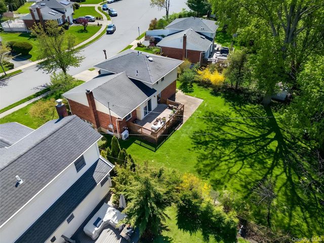 42 Edna Drive, Syosset, NY 11791