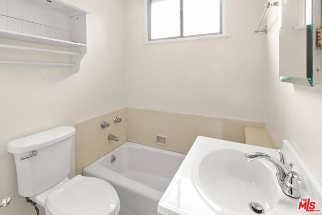 4051 Minerva Avenue, Los Angeles, CA 90066