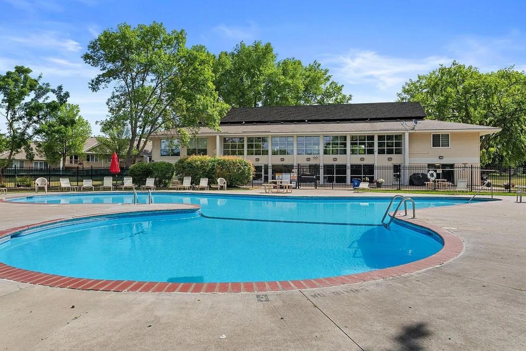 10840 Rockford Road 212, Plymouth, MN 55442 — exterior