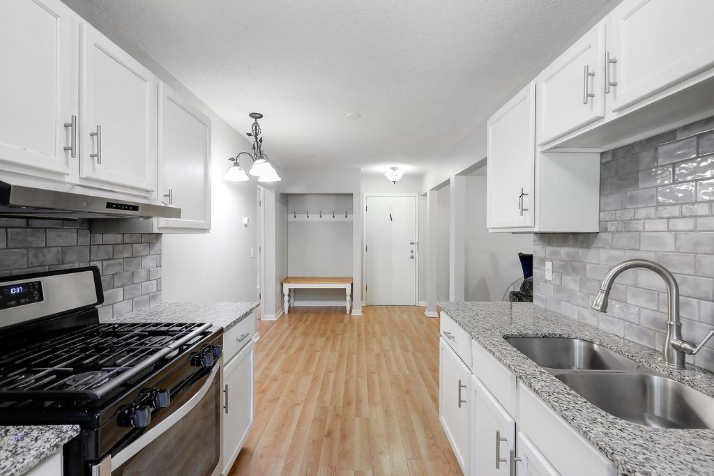 10840 Rockford Road 212, Plymouth, MN 55442 — photo 2