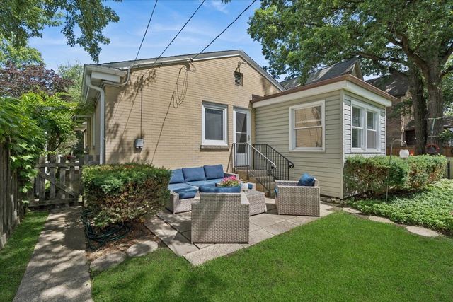 2422 Ridgeway Avenue, Evanston, IL 60201