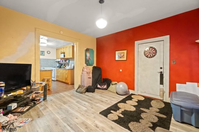 478 Walnut St, Elizabeth City, NJ 07201