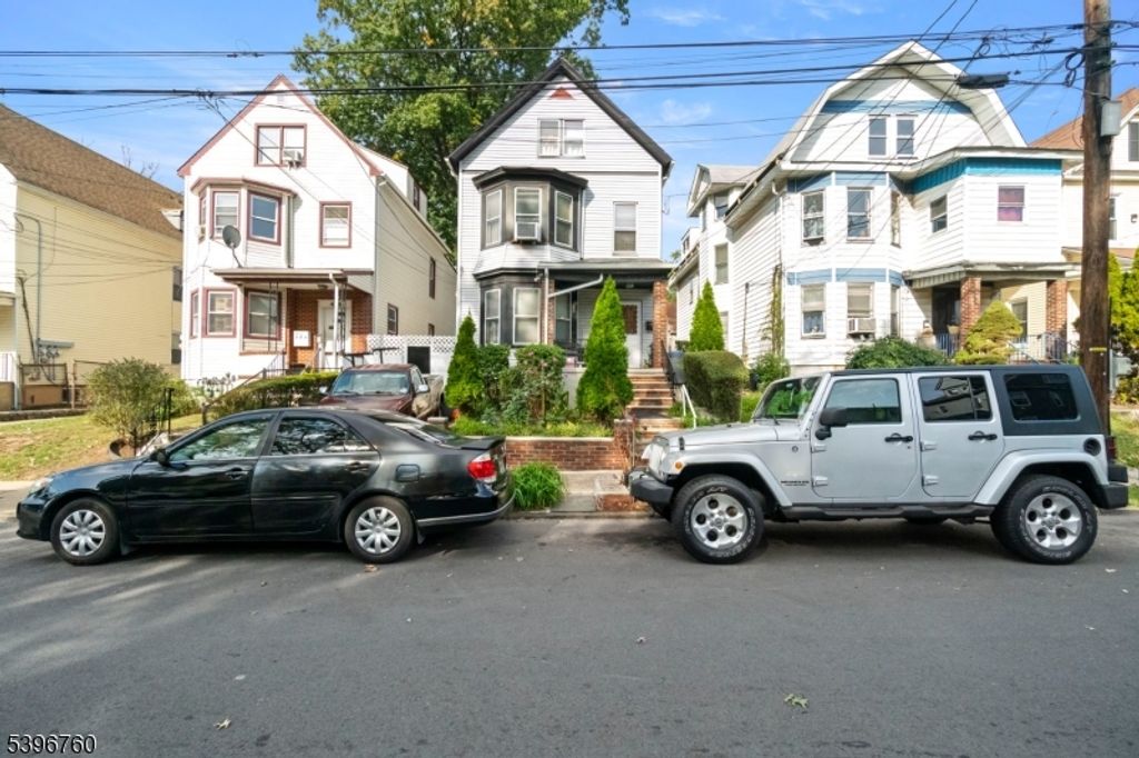 478 Walnut St, Elizabeth City, NJ 07201