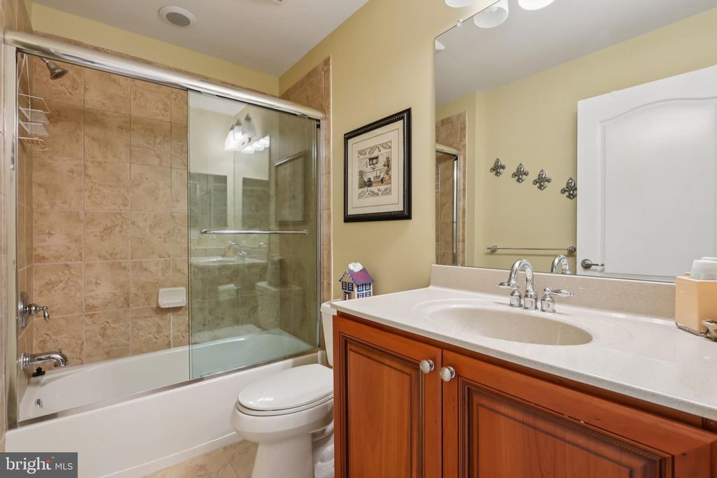 Image 21 of property listing at 14 COBBLESTONE BLVD, Monroe Twp, NJ 08831