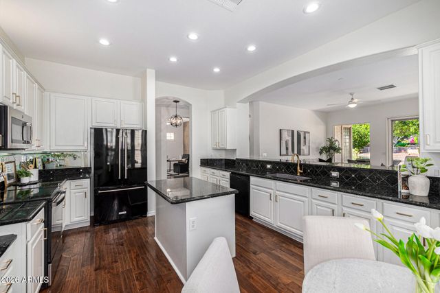 7034 W ROSE GARDEN Lane, Glendale, AZ 85308