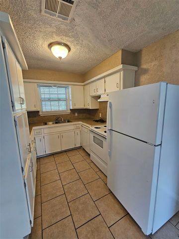3003 NE Pioneer Blvd, Lawton, OK 73507