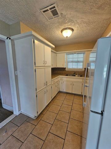 3003 NE Pioneer Blvd, Lawton, OK 73507