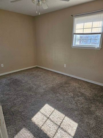 3003 NE Pioneer Blvd, Lawton, OK 73507