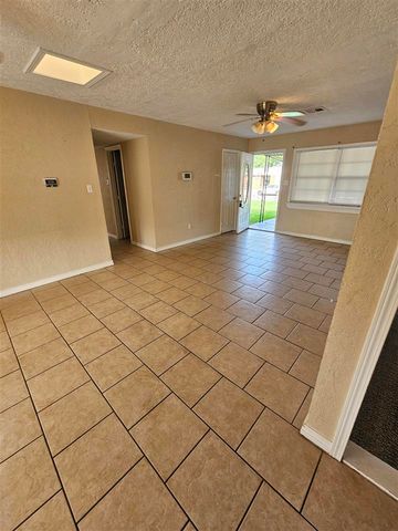 3003 NE Pioneer Blvd, Lawton, OK 73507