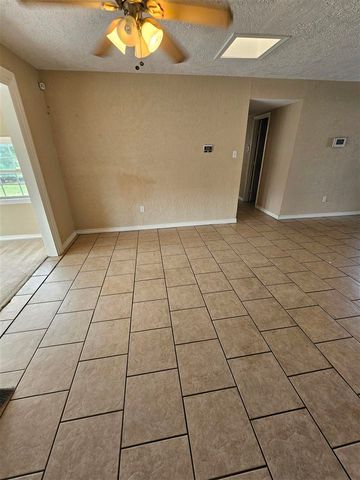 3003 NE Pioneer Blvd, Lawton, OK 73507