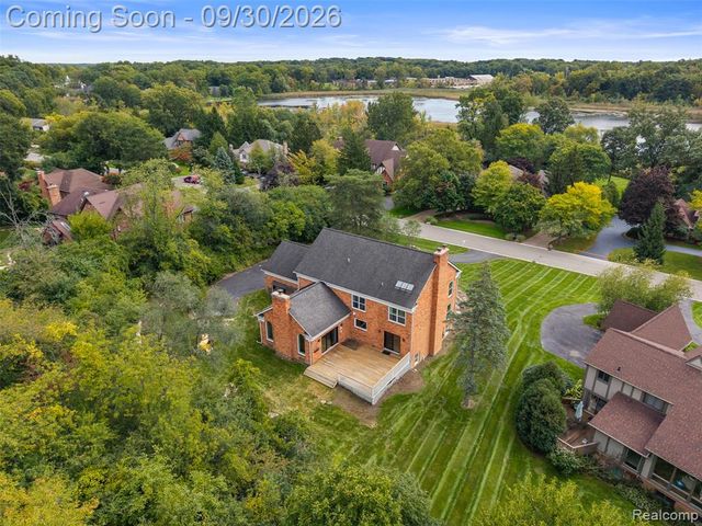 3250 Chestnut Run Drive, Bloomfield Hills, MI 48302