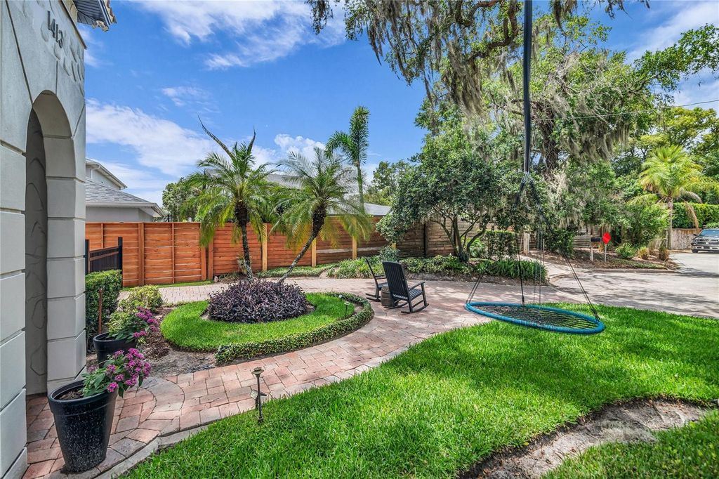 Image 2 of property listing at 1413 OSCEOLA COURT, Orlando, FL 32806