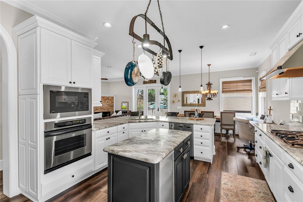 Image 16 of property listing at 1413 OSCEOLA COURT, Orlando, FL 32806