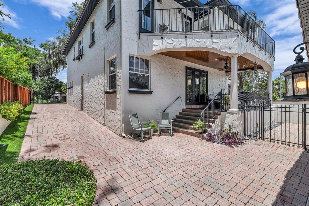 Image 27 of property listing at 1413 OSCEOLA COURT, Orlando, FL 32806