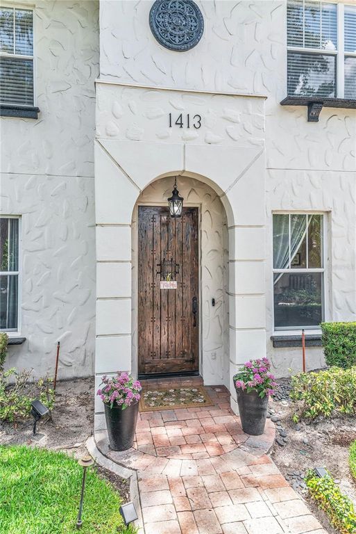 Image 4 of property listing at 1413 OSCEOLA COURT, Orlando, FL 32806