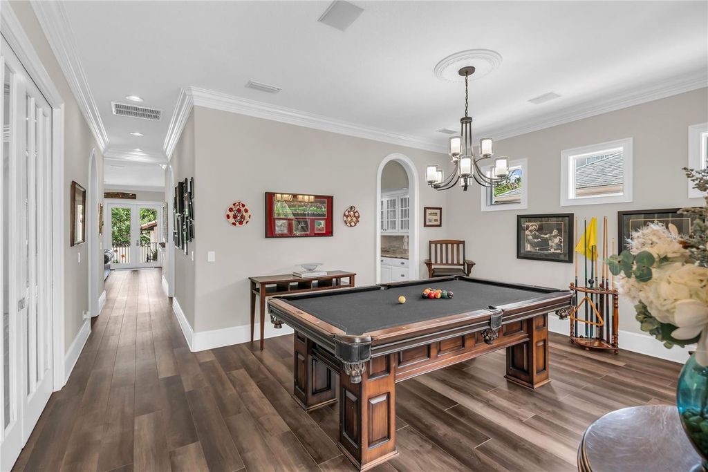 Image 10 of property listing at 1413 OSCEOLA COURT, Orlando, FL 32806