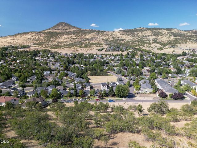 4694 Hathaway Drive, Medford, OR 97504