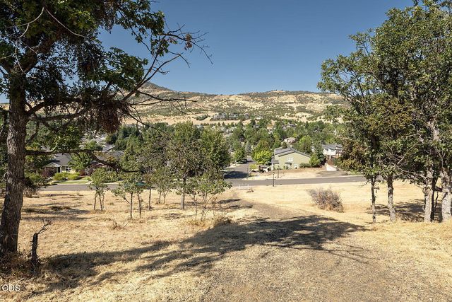 4694 Hathaway Drive, Medford, OR 97504