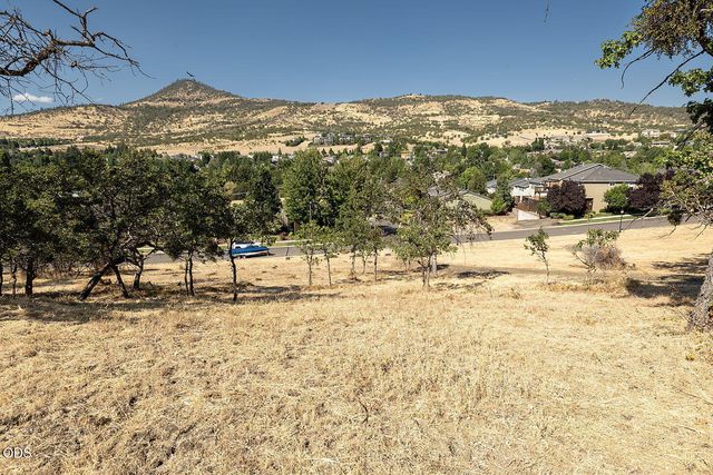 4694 Hathaway Drive, Medford, OR 97504