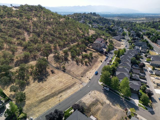 4694 Hathaway Drive, Medford, OR 97504