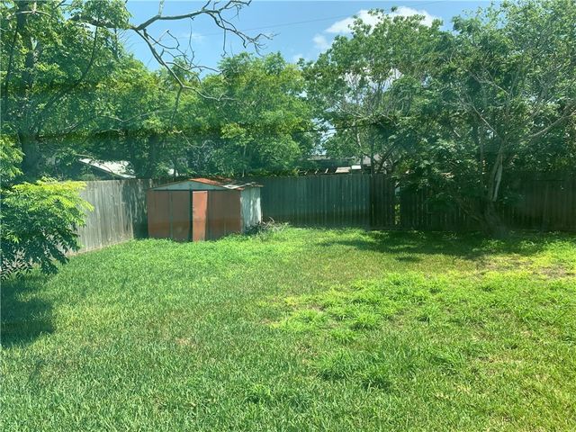 1726 Sherman St, Corpus Christi, TX 78416