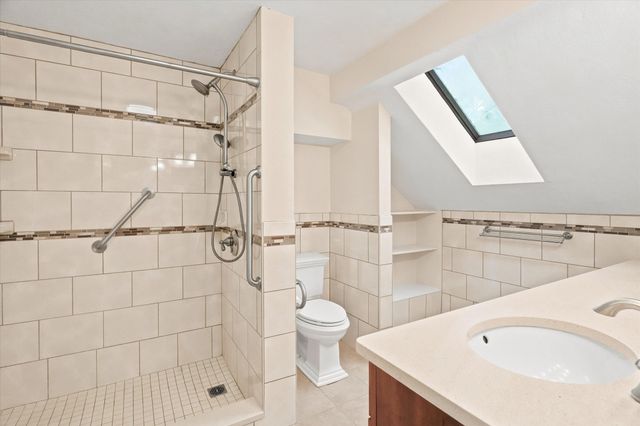 59 Holyoke 3, Lynn, MA 01905