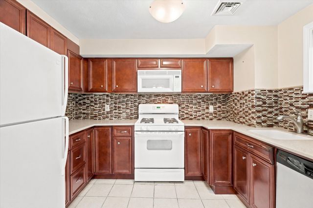 59 Holyoke 3, Lynn, MA 01905