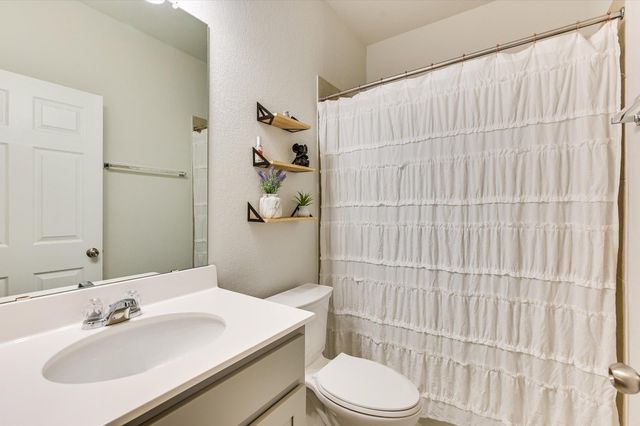 132 Walkup LN, Leander, TX 78641