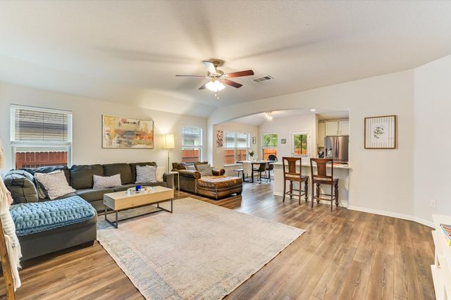 132 Walkup LN, Leander, TX 78641