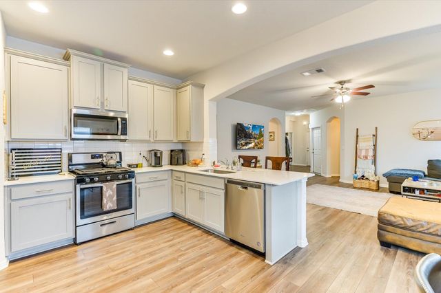 132 Walkup LN, Leander, TX 78641