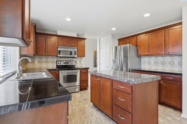 2843 Troon Ct, Richland, WA 99354