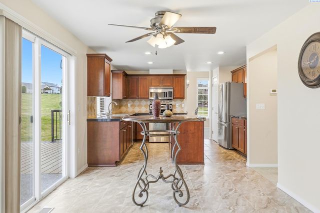 2843 Troon Ct, Richland, WA 99354