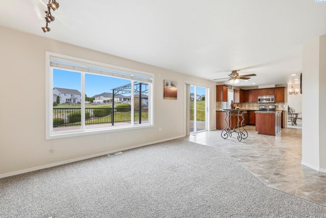 2843 Troon Ct, Richland, WA 99354