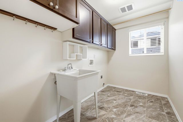 2843 Troon Ct, Richland, WA 99354