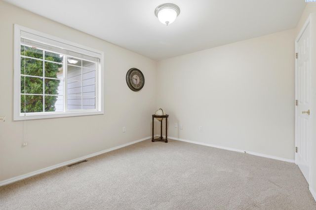 2843 Troon Ct, Richland, WA 99354