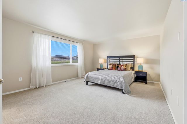 2843 Troon Ct, Richland, WA 99354