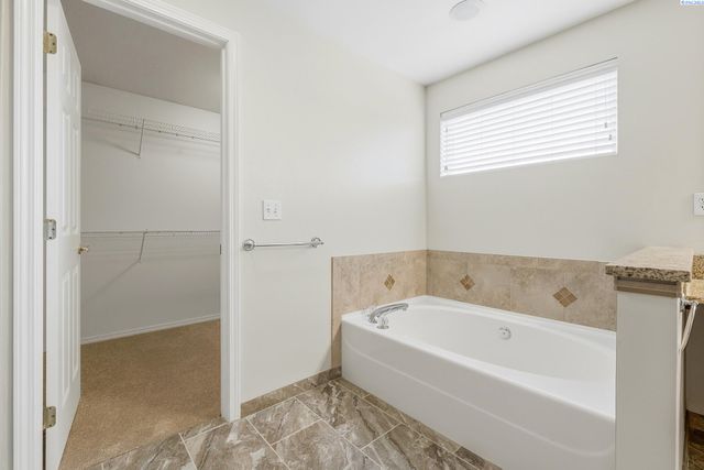 2843 Troon Ct, Richland, WA 99354