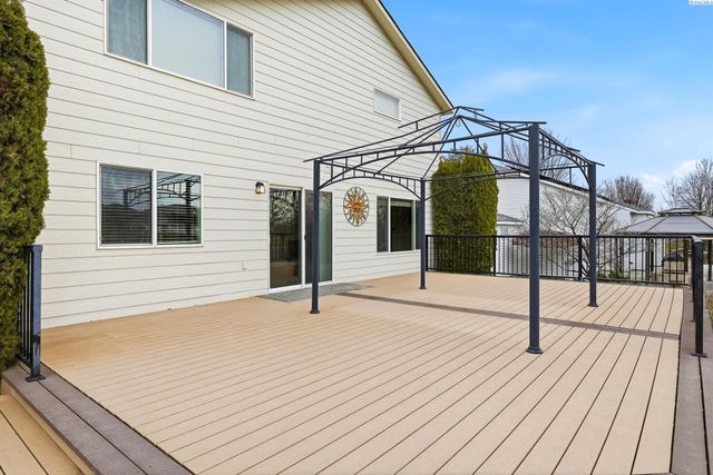 2843 Troon Ct, Richland, WA 99354