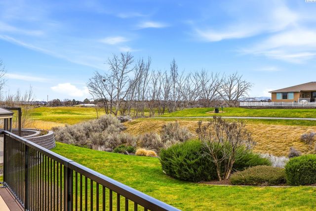 2843 Troon Ct, Richland, WA 99354