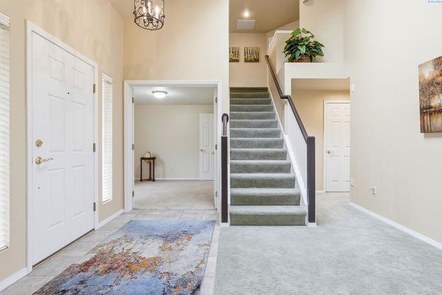 2843 Troon Ct, Richland, WA 99354