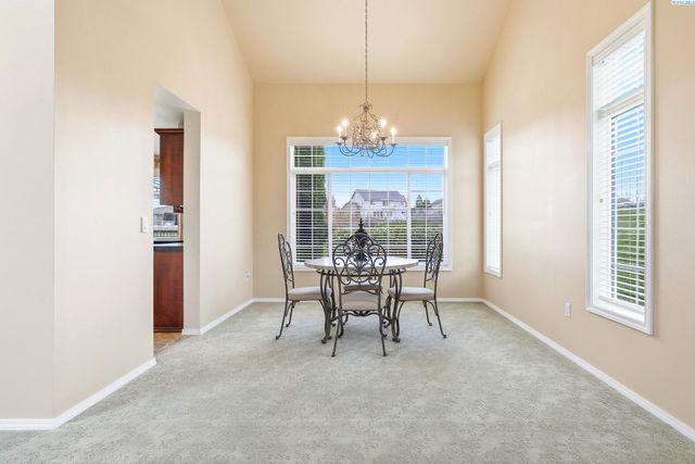 2843 Troon Ct, Richland, WA 99354