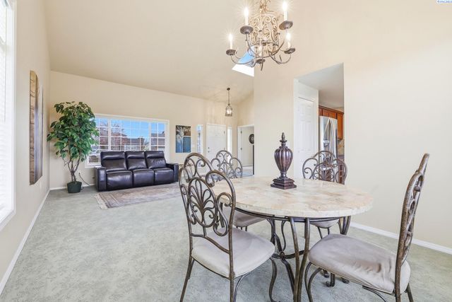 2843 Troon Ct, Richland, WA 99354