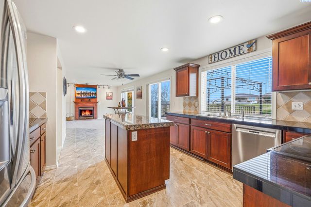 2843 Troon Ct, Richland, WA 99354