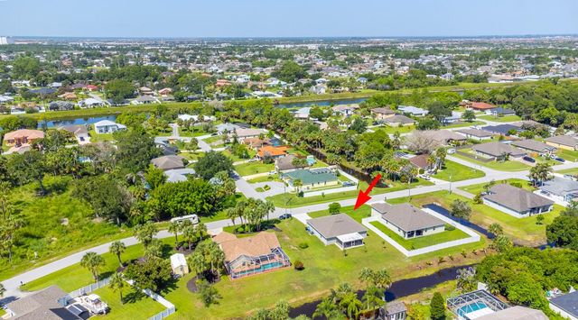 2033 SW Leafy Road, Port St. Lucie, FL 34953